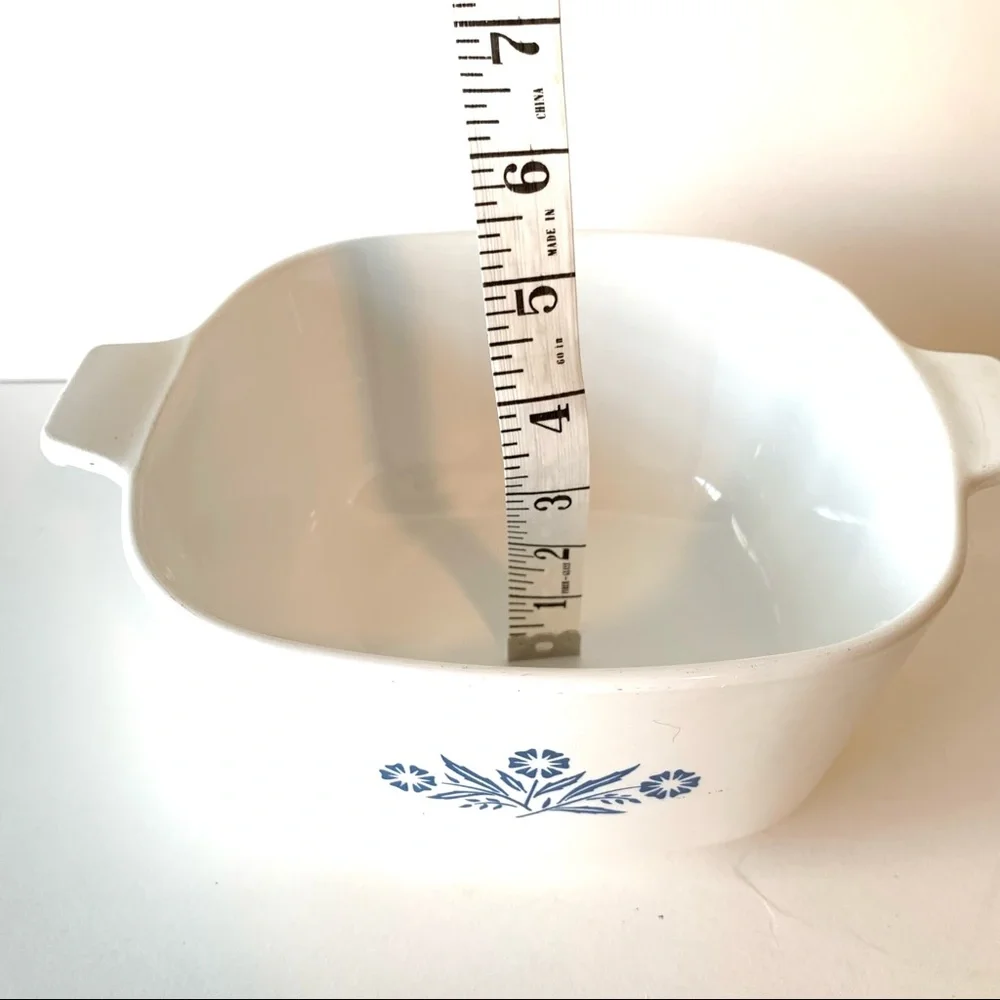 Vintage CORNINGWARE Cornflower 1 3/4 qt Casserole